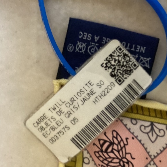 NWT HERMES Carre 90 Scarf Objets de Curiosite 100% Silk Blue Green Pink Purple - Picture 4 of 15